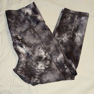 Women's Athleta Black Supernova Salutation Stash Pocket ll Capri Leggings Small